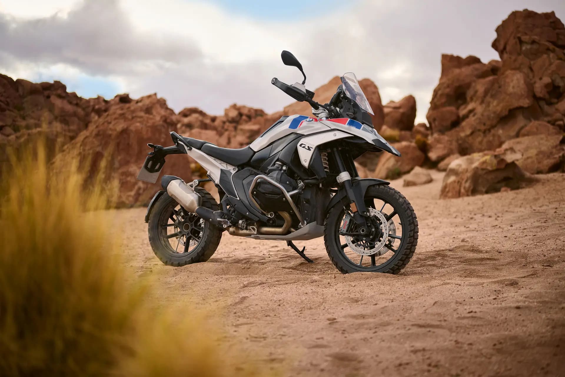 LA NUEVA BMW F 450 GS COMPLETA LA FAMILIA GS: UNA PROPUESTA PARA CADA FORMA DE VIVIR LA AVENTURA